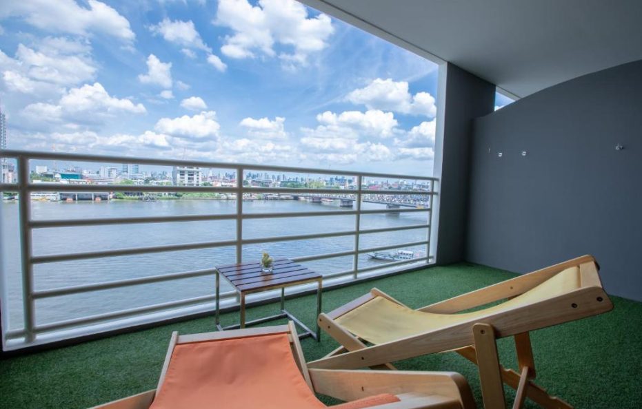 โรงแรมรอยัล ริเวอร์ (The Royal River Hotel)