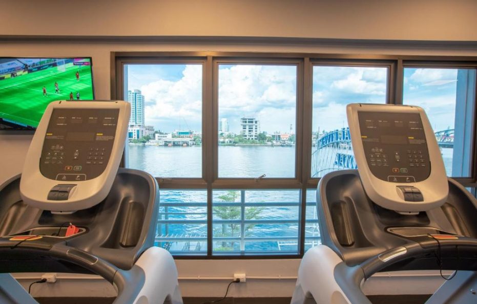 โรงแรมรอยัล ริเวอร์ (The Royal River Hotel)