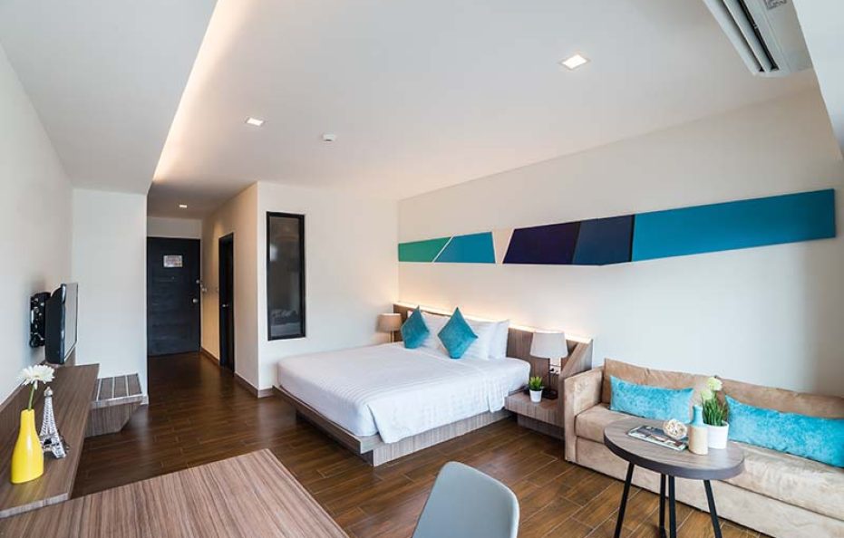 Deluxe Premier Pool View