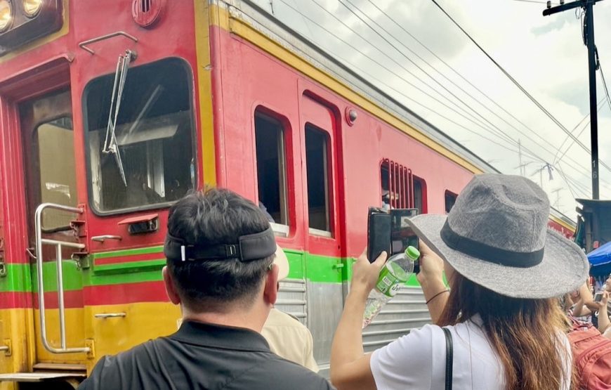 ตลาดน้ำดำเนินสะดวก – ตลาดร่มหุบ – วัดบางกุ้ง (หลวงพ่อนิลมณี) – พระปฐมเจดีย์