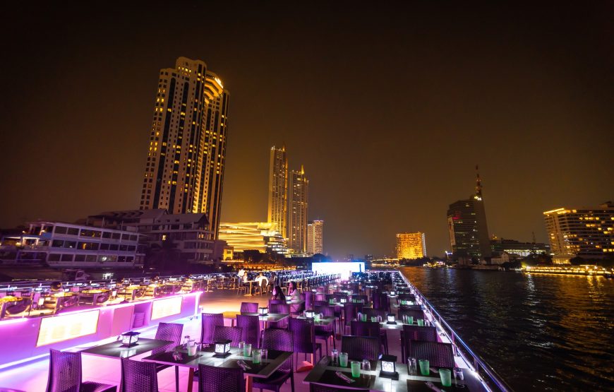 The luxury white cruise 