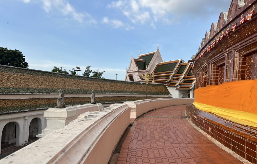 พระปฐมเจดีย์ – วัดมหาธาตุราชบุรี – กินข้าว – อัมพวา – ตลาดน้ำอัมพวา – ล่องเรือชมหิ่งห้อย