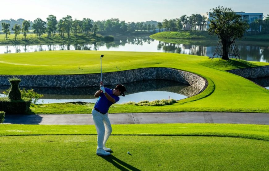 สนามกอล์ฟ  โรบินส์วูด กอล์ฟ คลับ