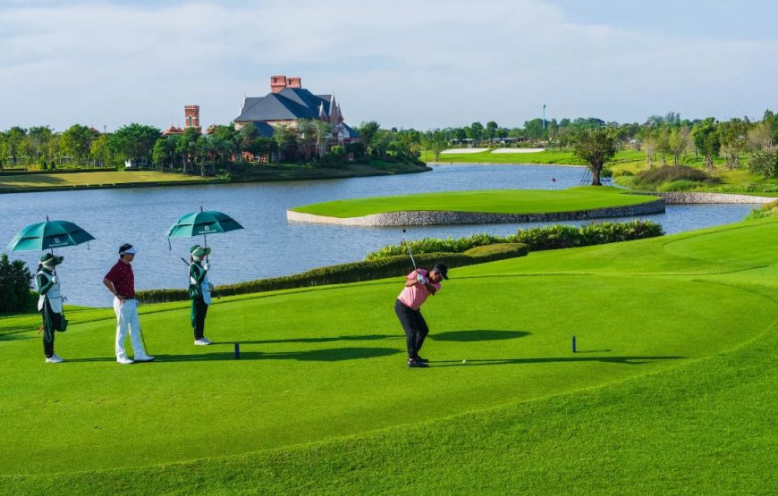 สนามกอล์ฟ  โรบินส์วูด กอล์ฟ คลับ