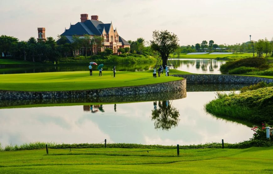 สนามกอล์ฟ  โรบินส์วูด กอล์ฟ คลับ