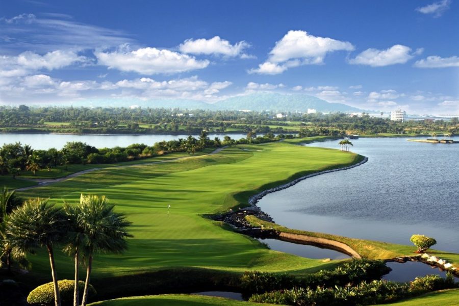 สนามกอล์ฟ อมตะ สปริง คันทรี คลับ