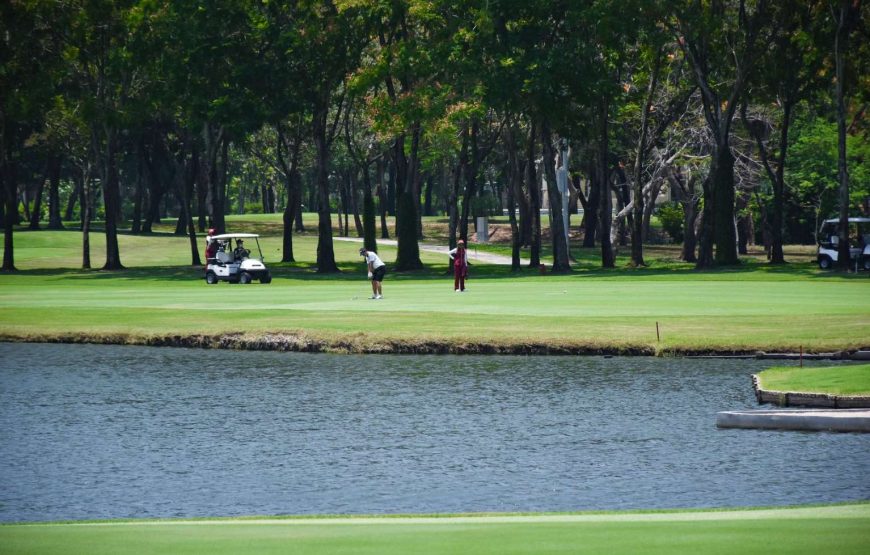 สนามกอล์ฟ ธนาซิตี้ คันทรี คลับ