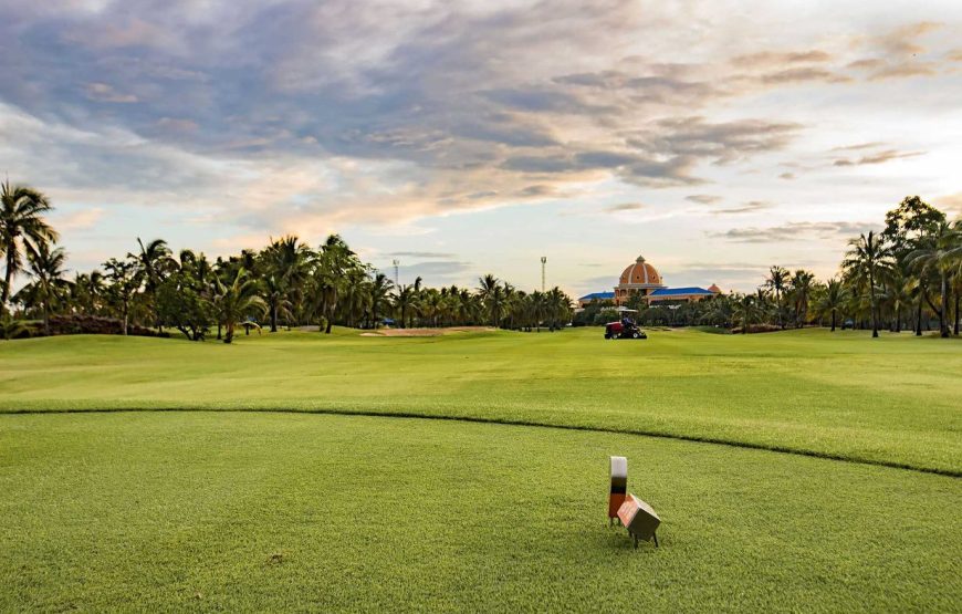 สนามกอล์ฟ รอยัล เลคไซด์ กอล์ฟ คลับ