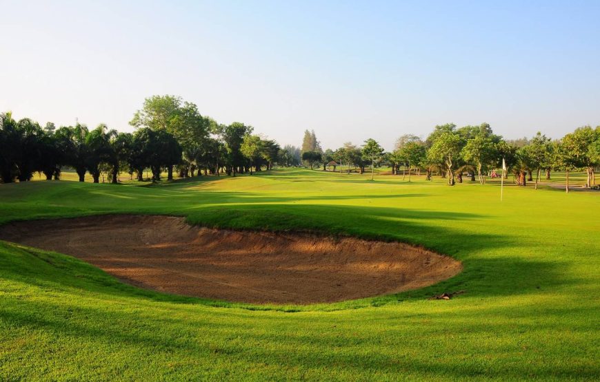 สนามกอล์ฟ  เดอะ ไพน์ กอล์ฟ แอนด์ ลอดจ์