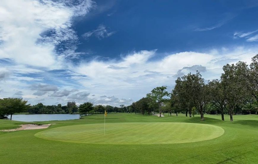 สนามกอล์ฟ  เดอะ ไพน์ กอล์ฟ แอนด์ ลอดจ์