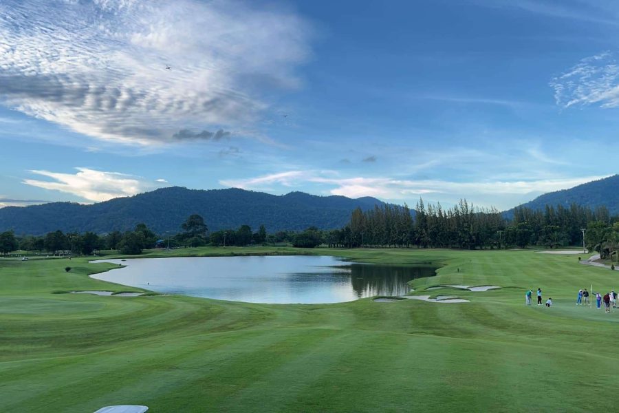 สนามกอล์ฟ เพลสเซ่น วัลเลย์ กอล์ฟ แอนด์ คันทรี คลับ