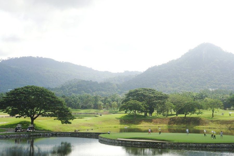 สนามกอล์ฟ เขาเขียว คันทรี คลับ