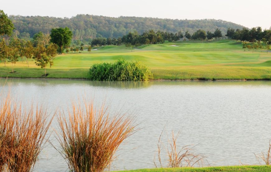 สนามกอล์ฟ ซิลค์กี้ โอ๊ค คันทรี