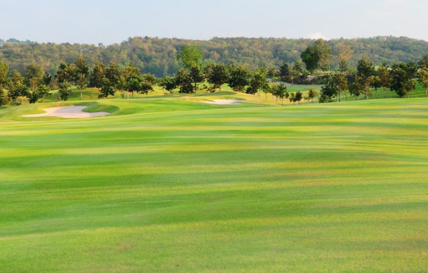 สนามกอล์ฟ ซิลค์กี้ โอ๊ค คันทรี