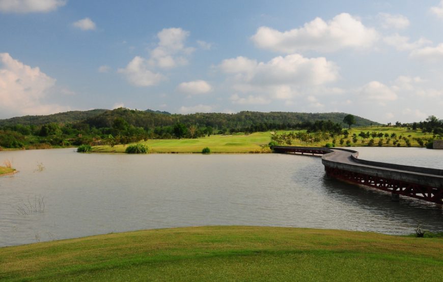 สนามกอล์ฟ ซิลค์กี้ โอ๊ค คันทรี