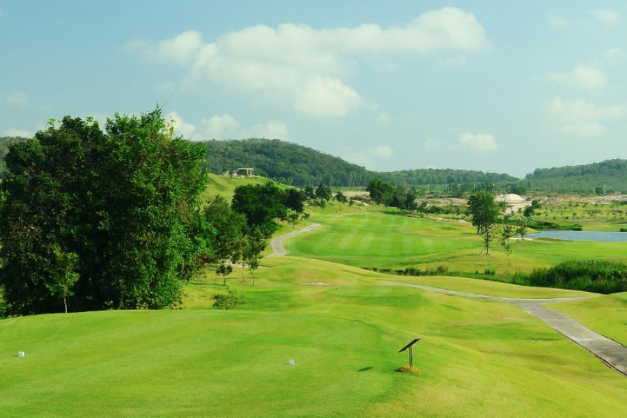 สนามกอล์ฟ ซิลค์กี้ โอ๊ค คันทรี