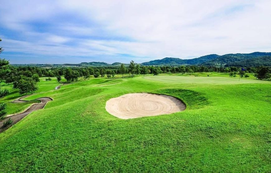 สนามกอล์ฟ ซิลค์กี้ โอ๊ค คันทรี