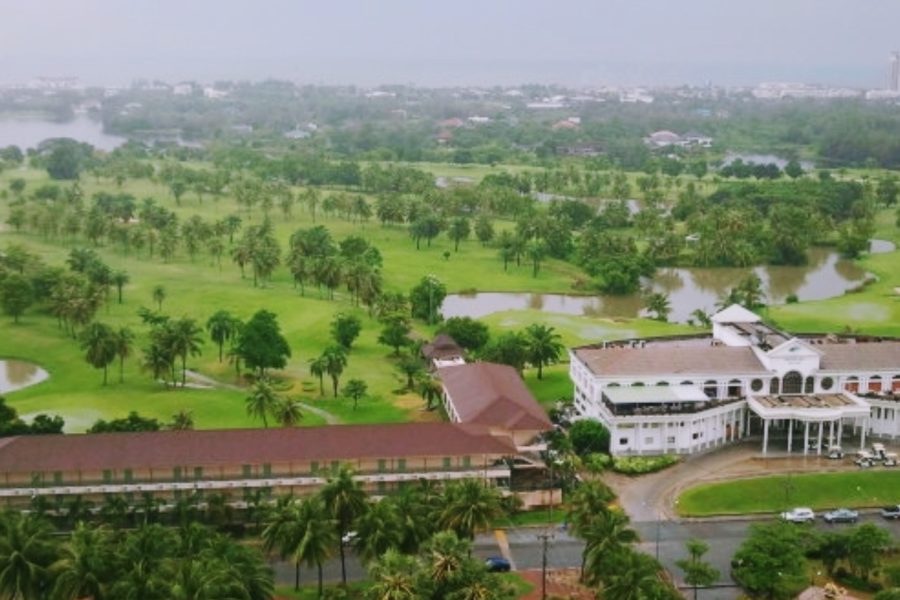 สนามกอล์ฟ คริสตัล เบย์ กอล์ฟ คลับ