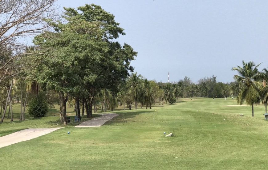 สนามกอล์ฟ คริสตัล เบย์ กอล์ฟ คลับ