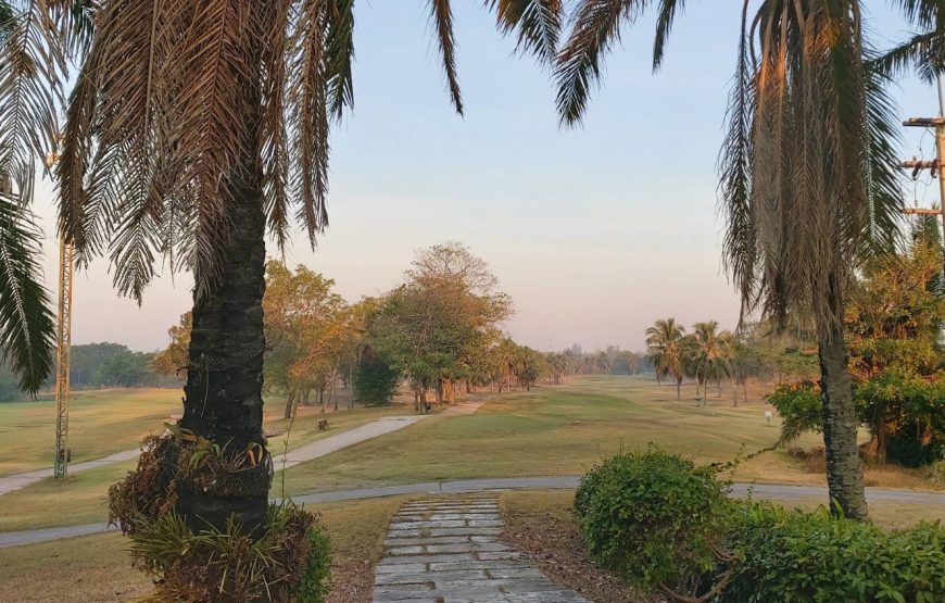 สนามกอล์ฟ คริสตัล เบย์ กอล์ฟ คลับ